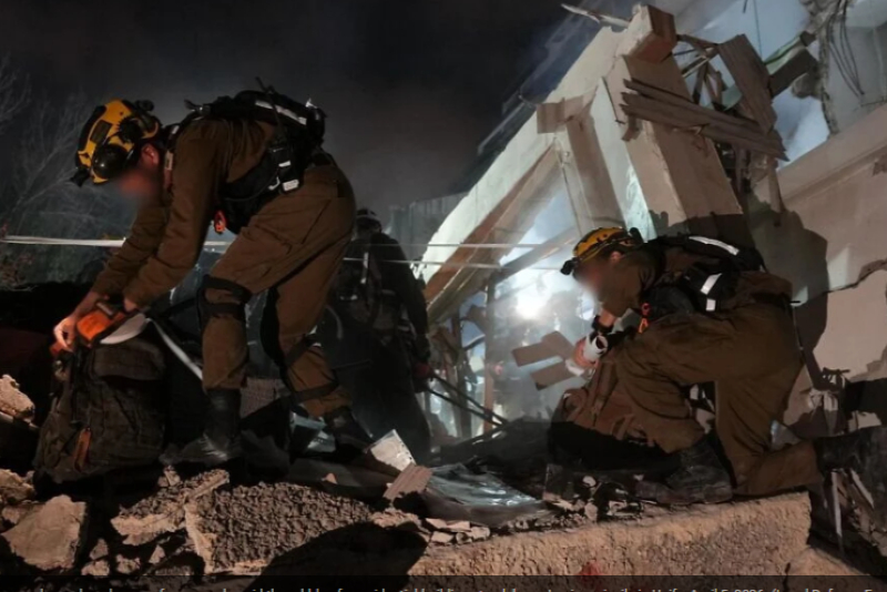 Search for Survivors in Haifa as Trump Grants Last-Minute Extension to Iran