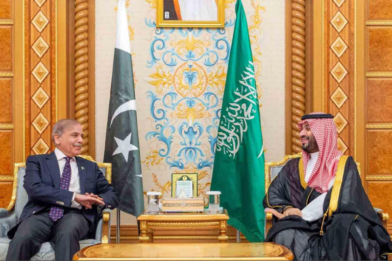 U.S. Maintains Naval Blockade as Iran Issues Missile Threats Amid Peace Efforts