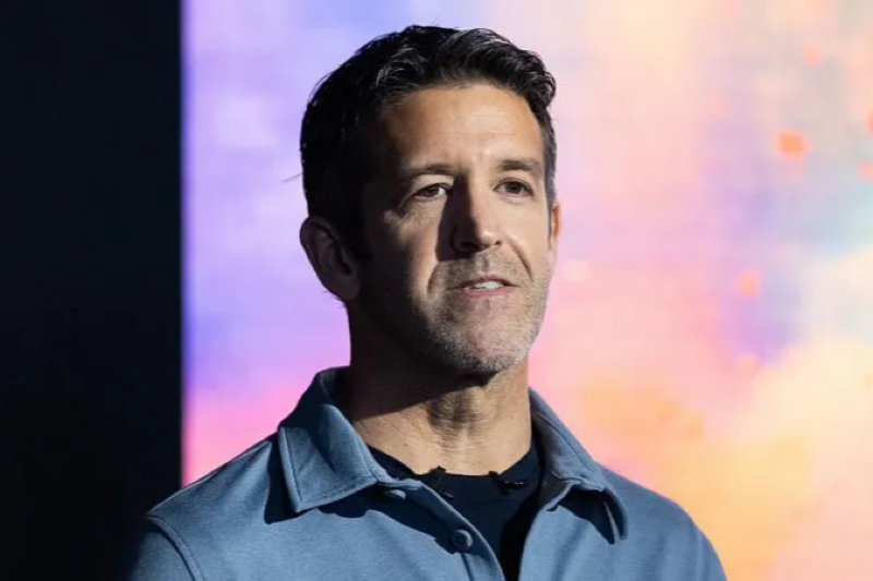 Apple Bets on Innovation as John Ternus Replaces Tim Cook as CEO