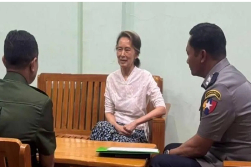 Aung San Suu Kyi Transferred to House Arrest Amid Buddhist Holiday Amnesty